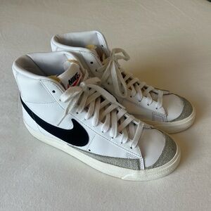Nike blazer mid ‘77, black and white, size 7